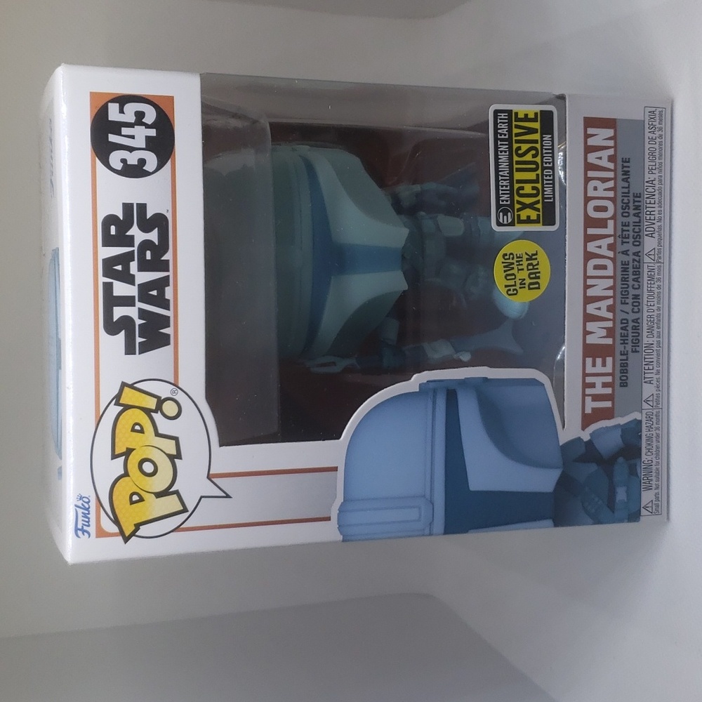 Star Wars The Mandalorian Glow in the Dark EE 345 New